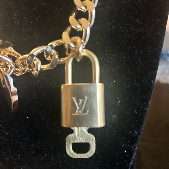Unbranded gold-tone adjustable choker dangling heart & authentic LV lock #307. - Picture 7 of 11